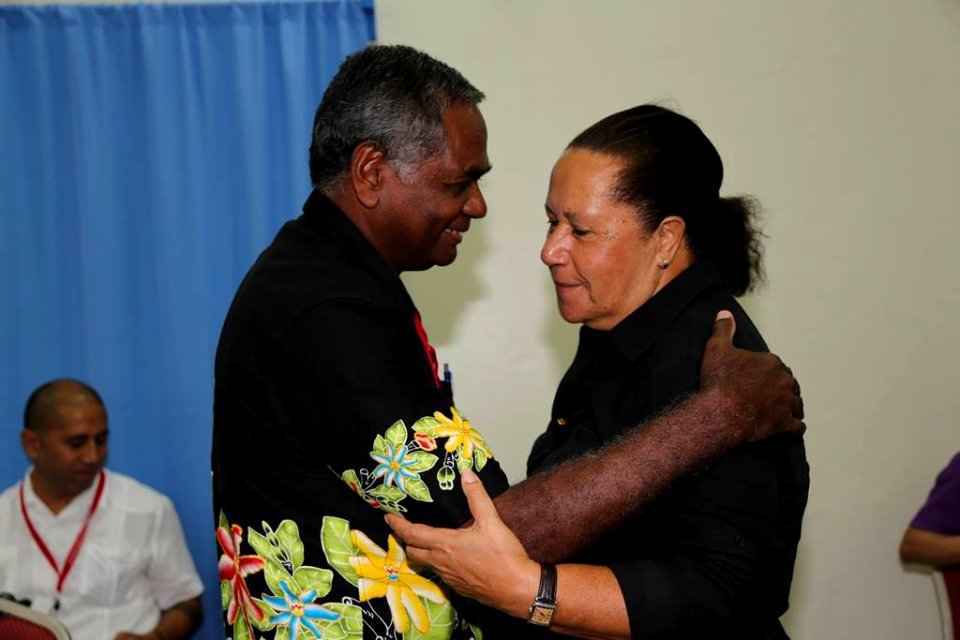 Dr Jimmie Rodgers congratulates the new Secretary General of the Pacific Islands Forum 2014