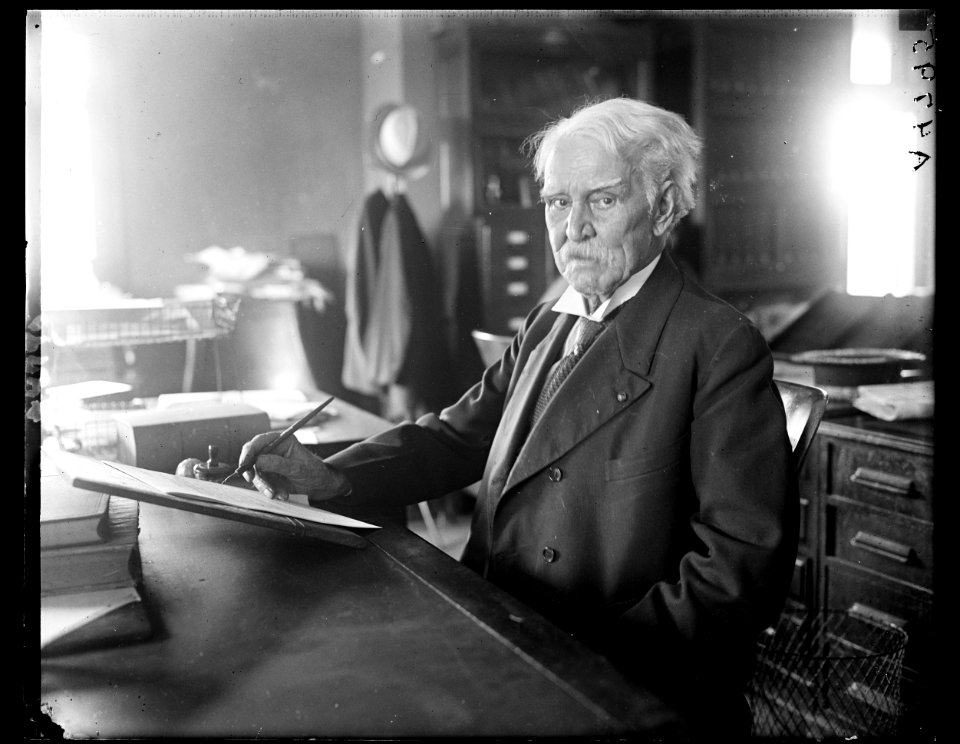 Dr. Andrew Jackson Huntoon LCCN2016891662
