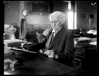Dr. Andrew Jackson Huntoon LCCN2016891661