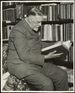Dr. Charles Norris, New York City's first chief medical examiner, in his library LCCN2013650164