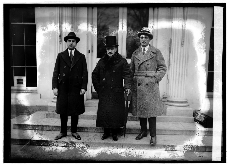 Dr. Carlos de Cespedes and two others), 11-27-22 LCCN2016846978