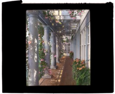 Dr. Frederick Kellogg Hollister house, Lily Pond Lane, East Hampton, New York. Entrance pergola LCCN2008675745