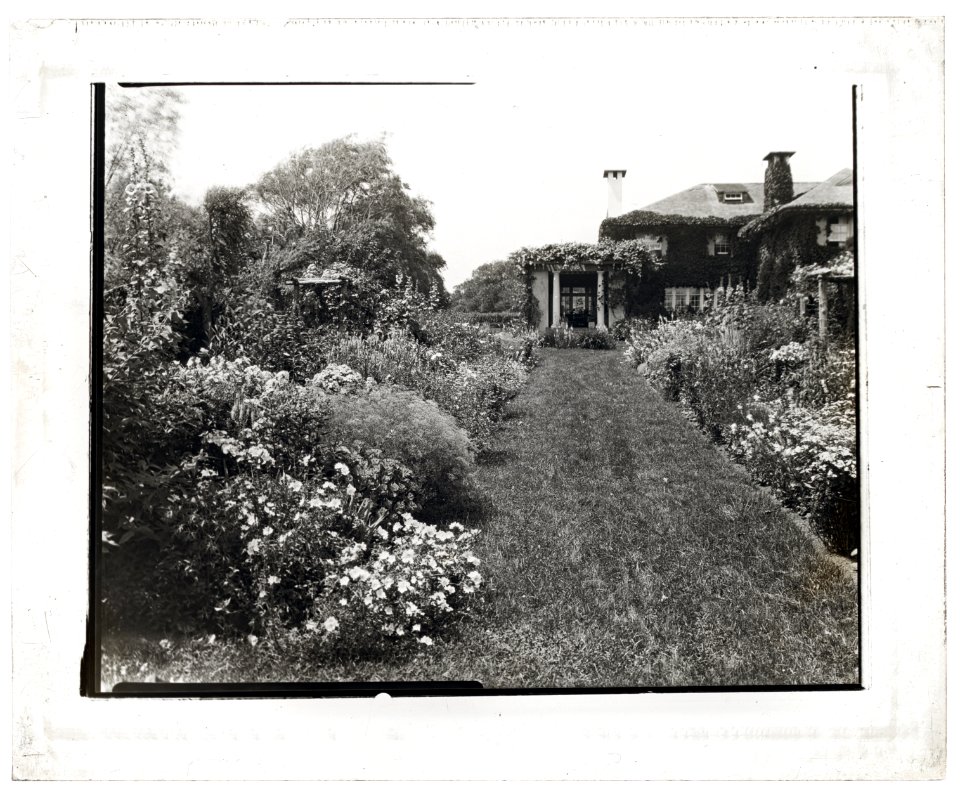 Dr. Frederick Kellogg Hollister house, Lily Pond Lane, East Hampton, New York. Pathway to house LCCN2008680032