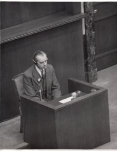 Dr. Fritz Witt on the witness stand during the Doctors' Trial photo