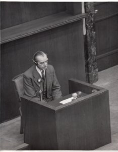 Dr. Fritz Witt on the witness stand during the Doctors' Trial