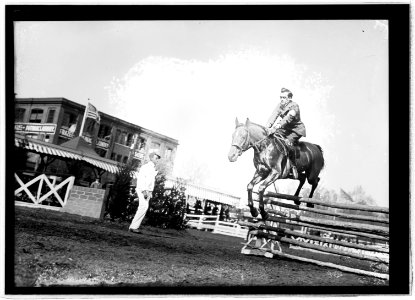 Dr. Gary Grayson, Wash. Horse Show, 1914 LCCN2016851097