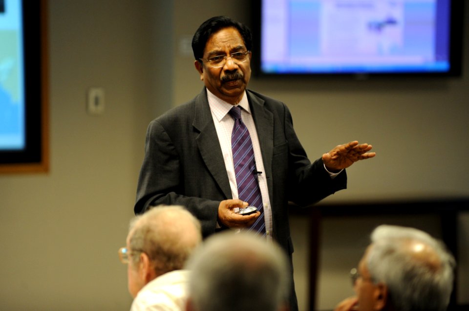 Dr. Gabriel Roy speaks about advances in India's STEM education (9093286335)