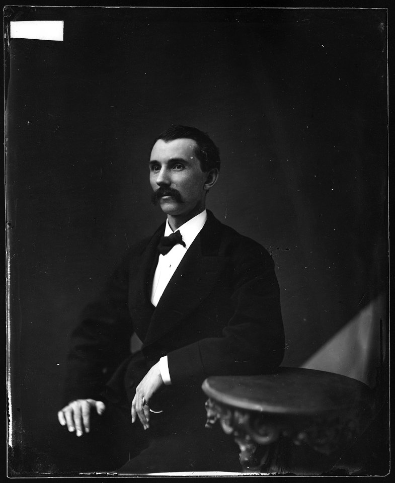 Dr. Hess - NARA - 526418