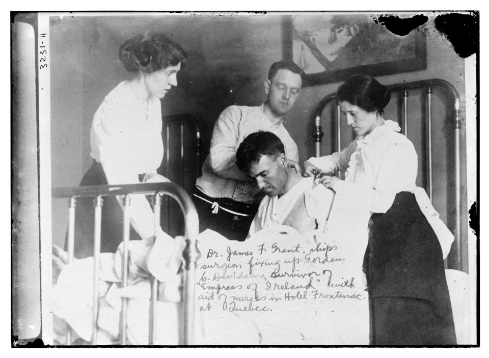 Dr. James F. Grant, ships surgeon, fixing up Gordan C. Davidson, survivor of EMPRESS OF IRELAND, with aid of nurses in Hotel Frontenac at Quebec LCCN2014697511