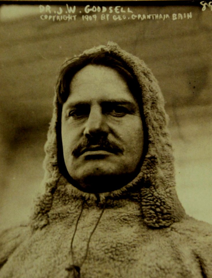 Dr. J.W. Goodsell, in fur parka, Peary's North Pole Expedition 1905-1906 (LC-DIG-GGBAIN-04256) (22268294161)