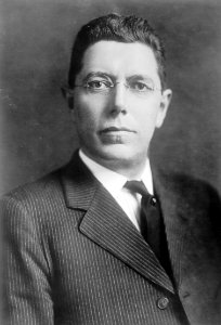 Dr. Raymond Pearl, Food. Adm. LCCN2016824384 (cropped)
