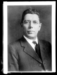 Dr. Raymond Pearl, Food. Adm. LCCN2016824384