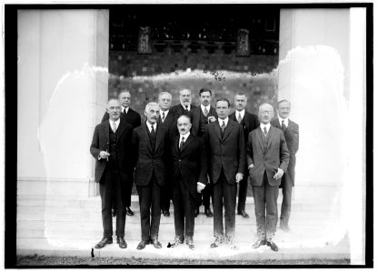 Dr. Rowe group, 10-19-22 LCCN2016846812