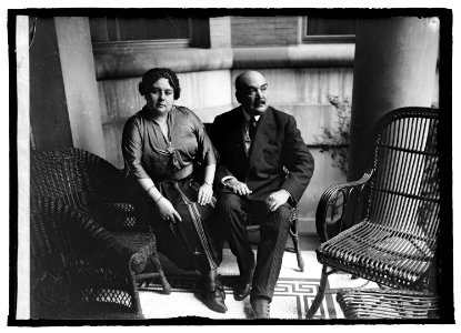 Dr. Salon Polo & wife, 5-13-22 LCCN2016846330