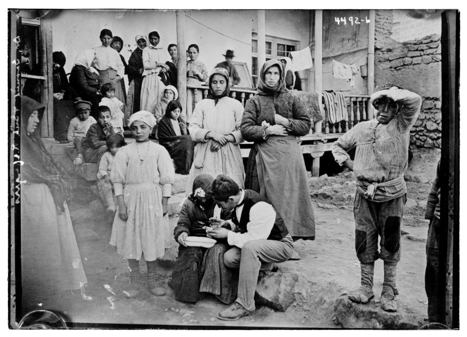 Dr. Sarnid & sick refugees LCCN2014706358