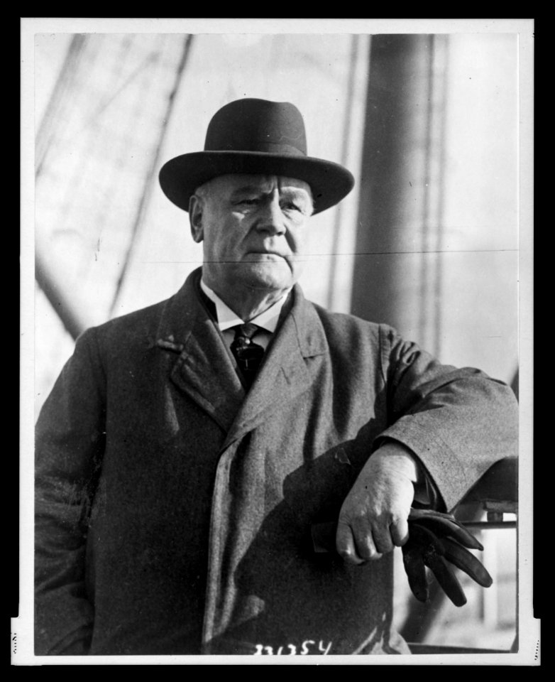 Dr. Wilhelm Heinrich Solf, half-length portrait, leaning on railing of ship LCCN2005676853