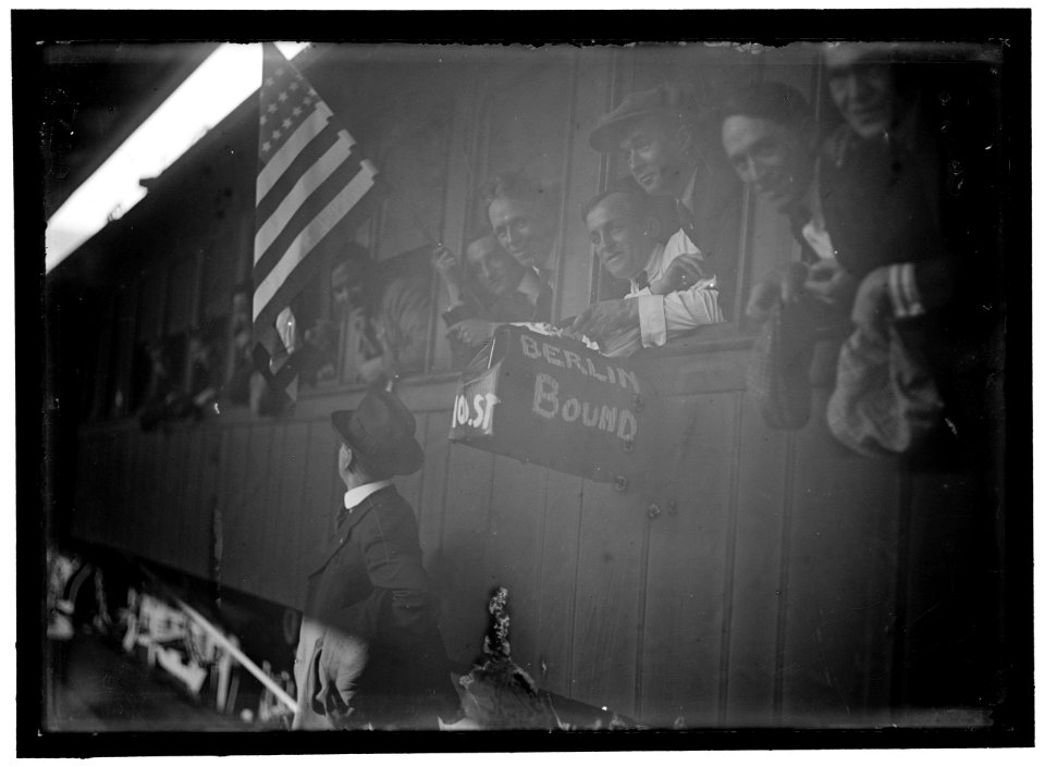 DRAFT WORLD WAR. DRAFTED MEN; CAMP MEADE LCCN2016868427