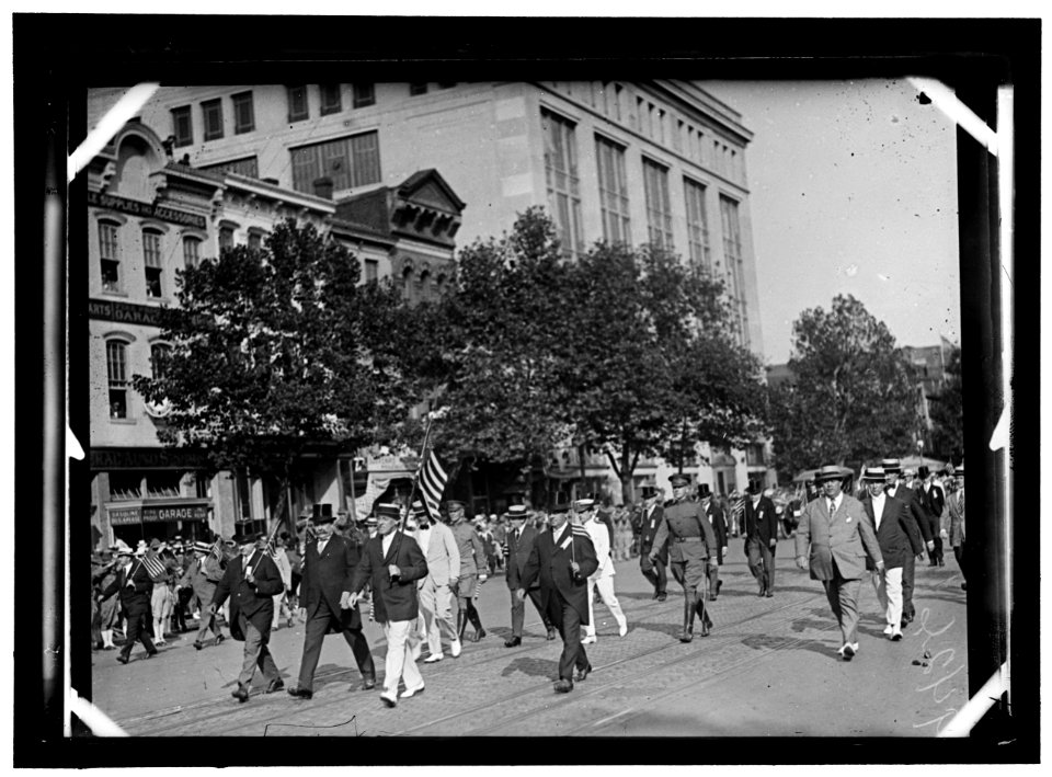 DRAFT PARADE LCCN2016868356