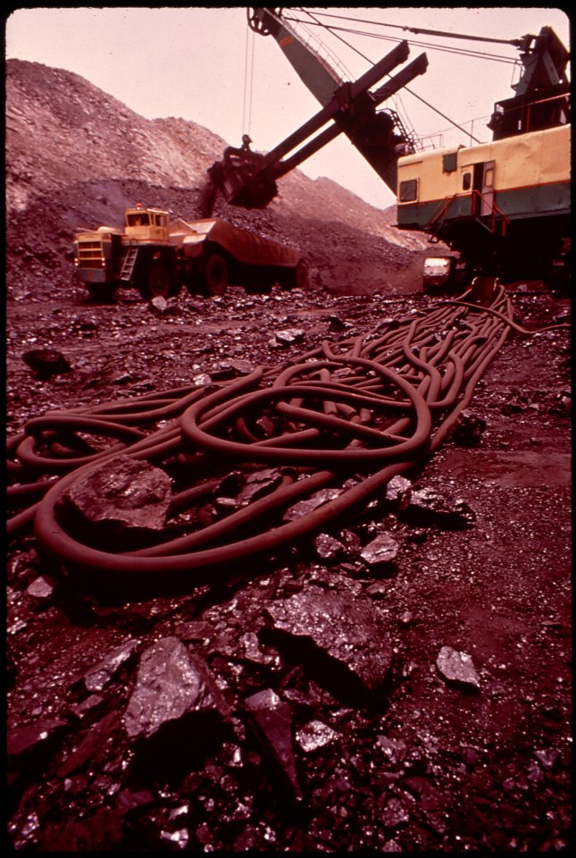 Dragline Used Instrip Mining at the Navajo Mine in Northern Arizona (4266496112)