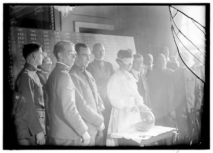 DRAFT WORLD WAR. 'MAJOR BILLIE' WELLBORN, WOMAN WITH DRAFT BOWL. GENERAL MARCH, CENTER REAR LCCN2016869347