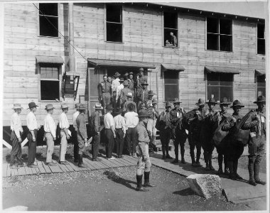 Drafted men reporting for service. Camp Travis, San Antonio, Texas. San Antonio Chamber of Commerce. - NARA - 533730