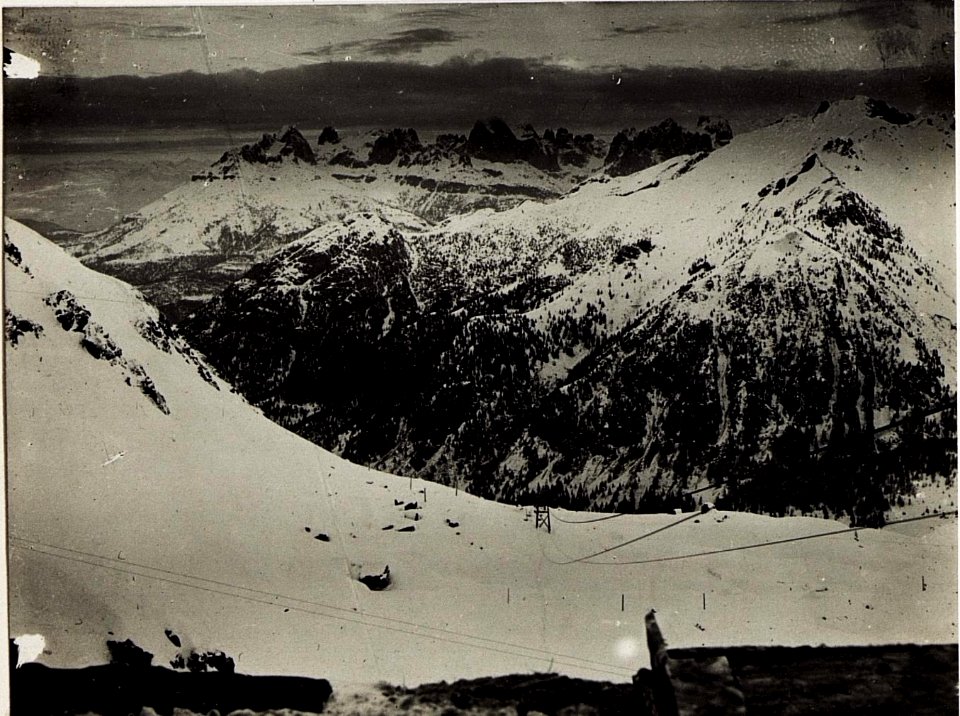 Drahtseilbahn von Lusiascharte nach Fango. Im Hintergrund Rosengarten. (BildID 15574416)