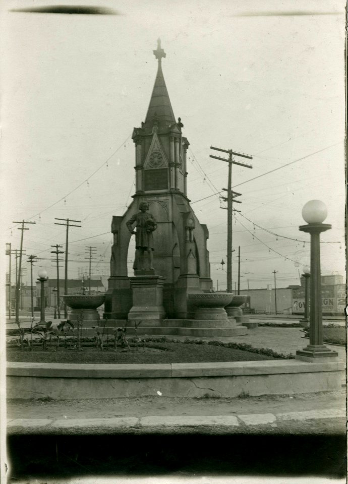 Drake Fountain, Chicago, October 13, 1912 (NBY 615)