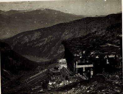Drahtseilbahnkopfstation Coldosé mit Blick auf Malga Valmaggiore. (BildID 15575473)