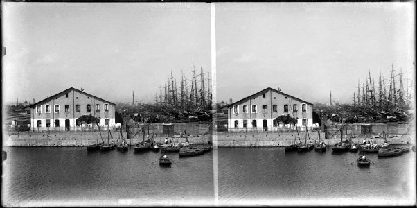 Drassanes camí de l'escullera de ponent al port de Barcelona