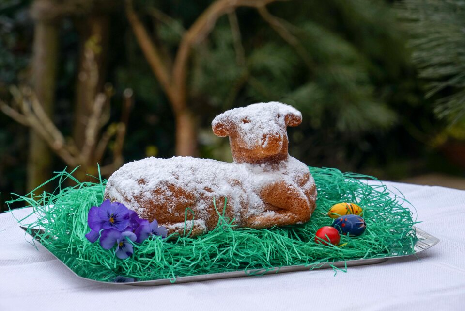 Bakery symbol easter