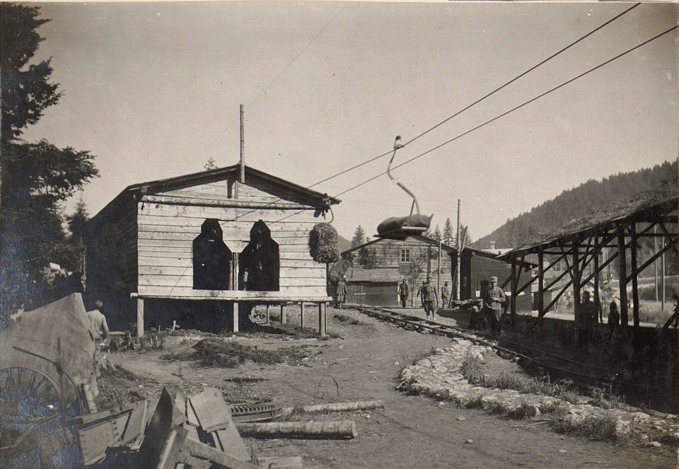 Dratseilbahnstation der Umladestelle, Ternovanerwald (BildID 15598798)