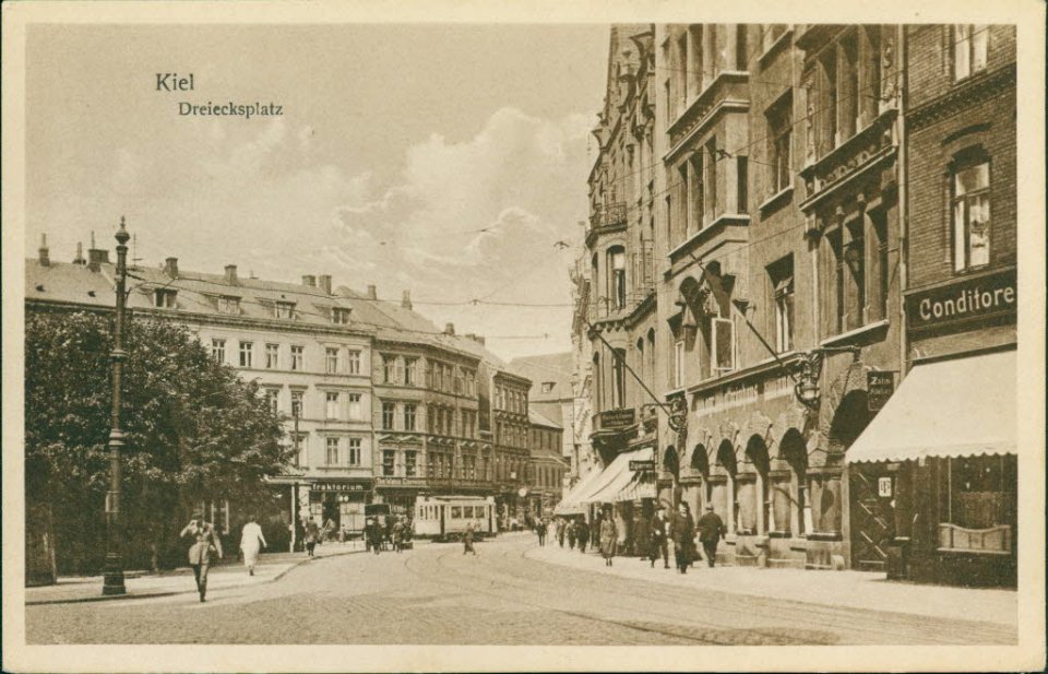 Dreiecksplatz (Kiel 82.827)