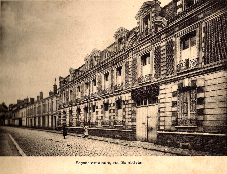 Dreux rue St-Jean Institution de Jeunes Filles dirigée par Mlle Riberou façade extérieure Eure-et-Loir (France)