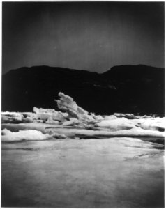 Drift ice consolidating to form pack ice on the coast of Labrador LCCN2012645594