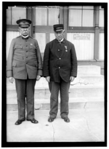 DRISCOLL, JOHN. VETERAN OF FIGHT BETWEEN MERRIMAC AND MONITOR. RIGHT, WITH GENERAL SMITH, ANOTHER VETERAN OF THE FIGHT LCCN2016866729