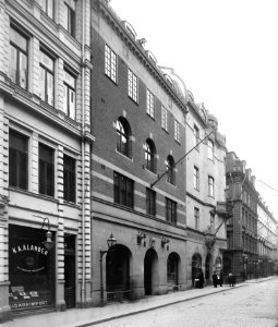 Drottninggatan 13 - 17 mot norr i kvarteret Loen, 1909