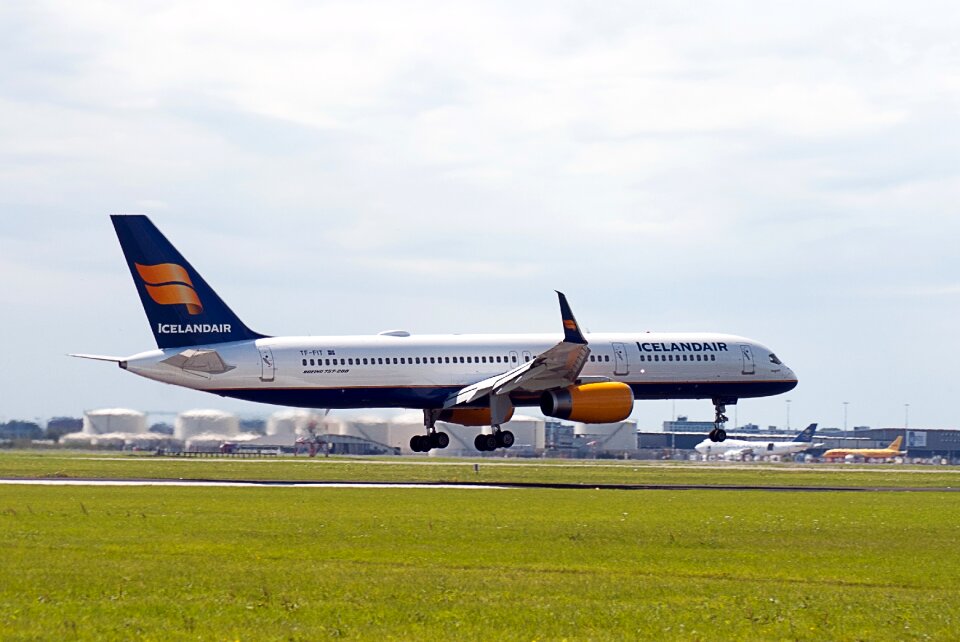 Icelandair runway airport