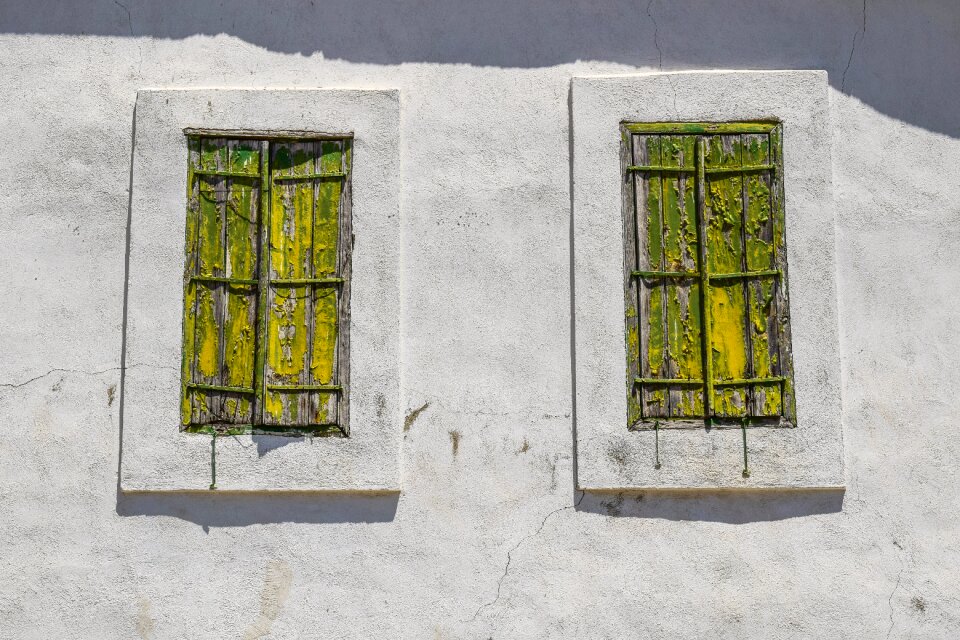 Weathered wall house