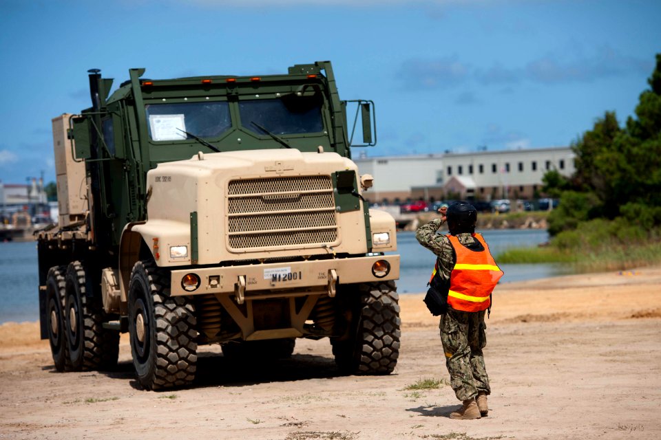 DSCA LOADEX 140827-N-MD211-206
