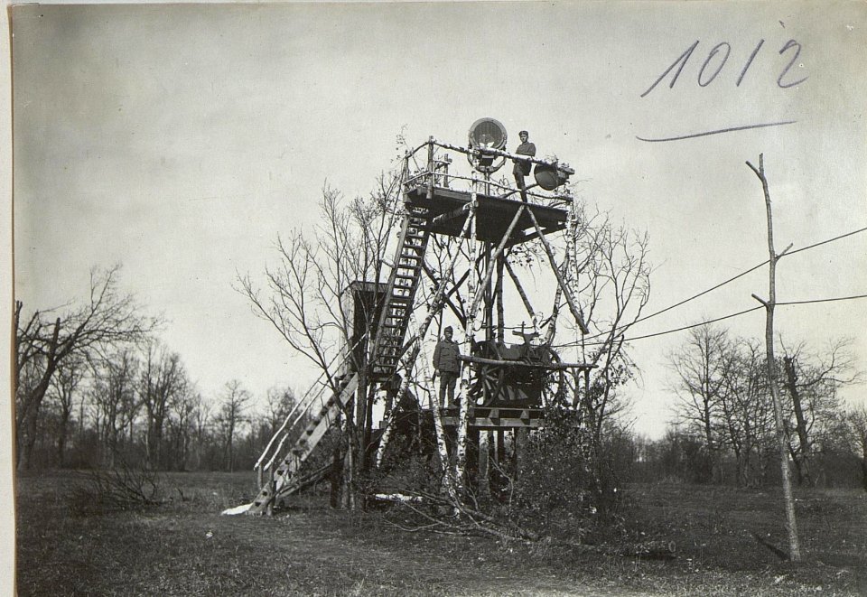 Dt.Scheinwerfer auf Höhe östl.Podwysokie für Fliegerabwehr. (BildID 15728028)