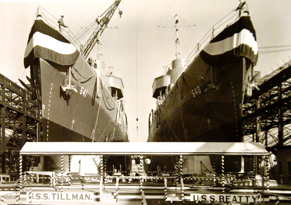 Dual launching of USS Tillman (DD-641) and USS Beatty (DD-640), 1941 (19376000432)