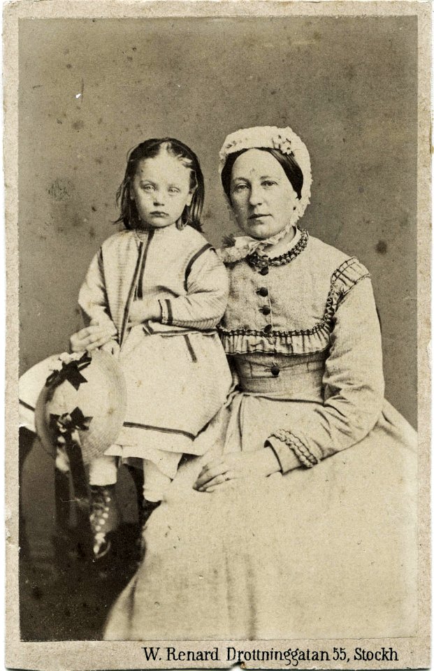 Dubbelporträtt. Kvinna och flicka, 1860-tal - Nordiska Museet - NMA.0052134
