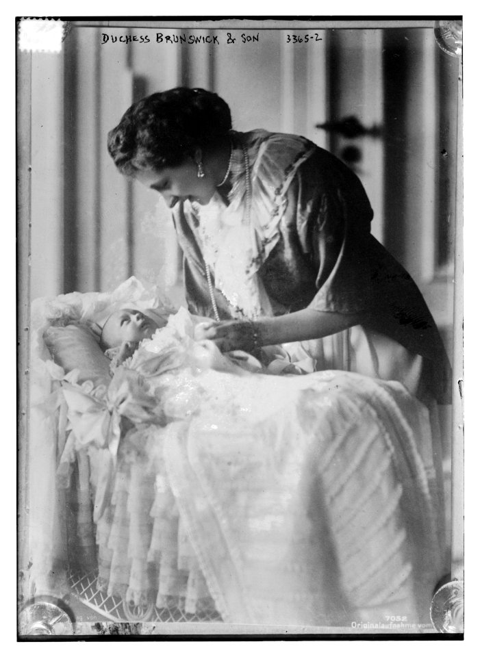 Duchess Brunswick and son LCCN2014698319