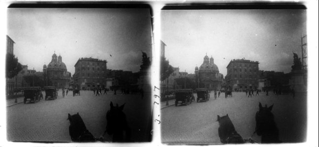 Dues cúpules i la Plaça Venècia , Les
