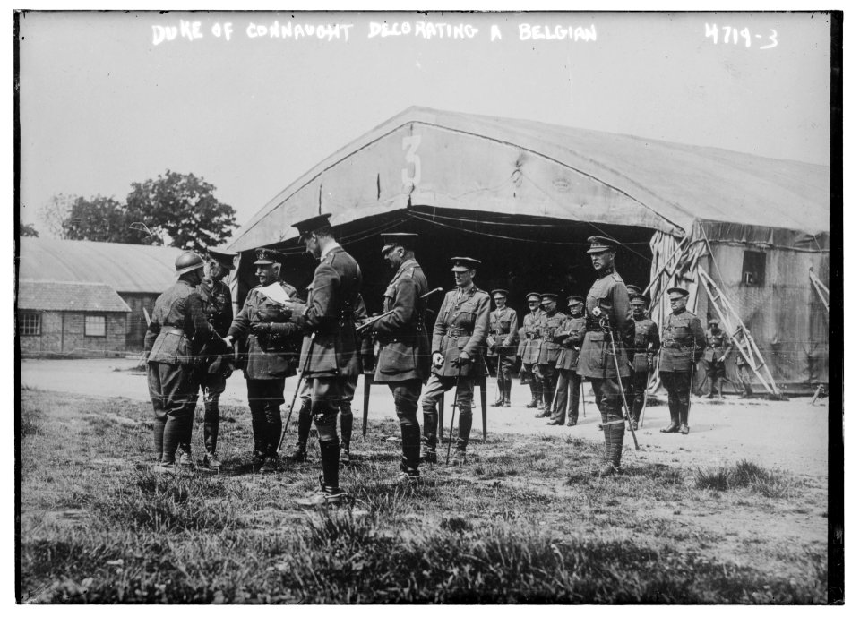 Duke of Connaught decorating a Belgian LCCN2014707762