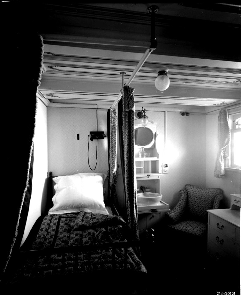 Duke of Connaught's Bedroom on the 'Empress of Ireland' (1906) RMG G10655