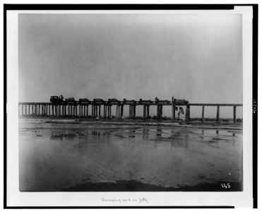 Dumping rock on jetty LCCN00650204