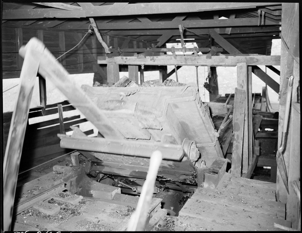 Dumping car of coal at the tipple. P V & K Coal Company, Clover Gap Mine, Lejunior, Harlan County, Kentucky. - NARA - 541303