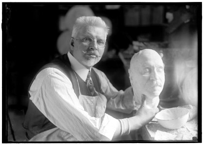 DUNBAR, U.S.J. WITH DEATH MASK OF ADMIRAL DEWEY LCCN2016867538