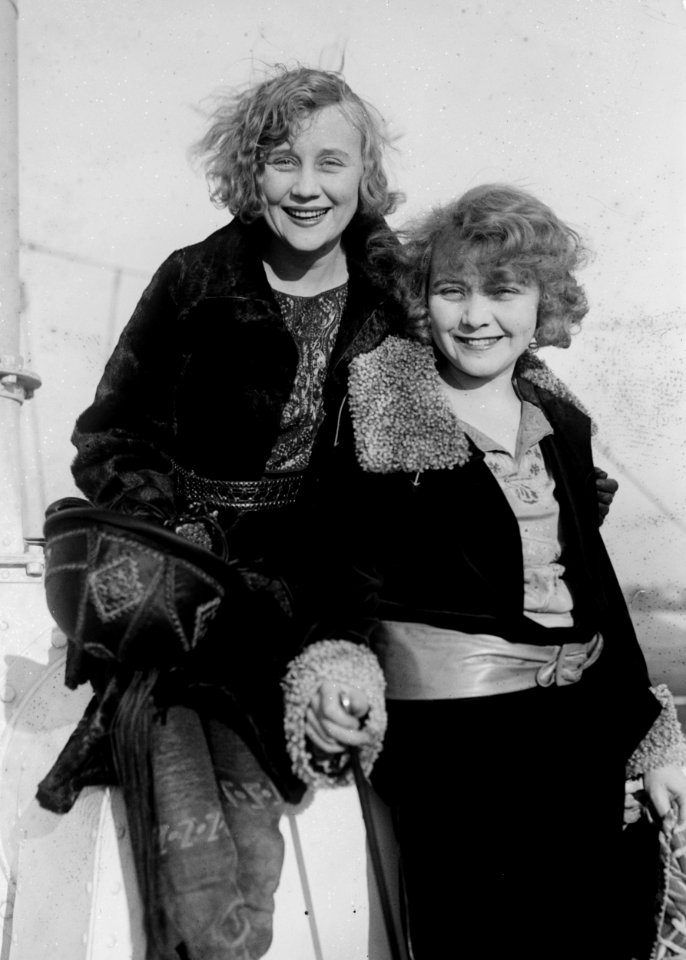 Duncan Sisters LCCN2014715338 (cropped)